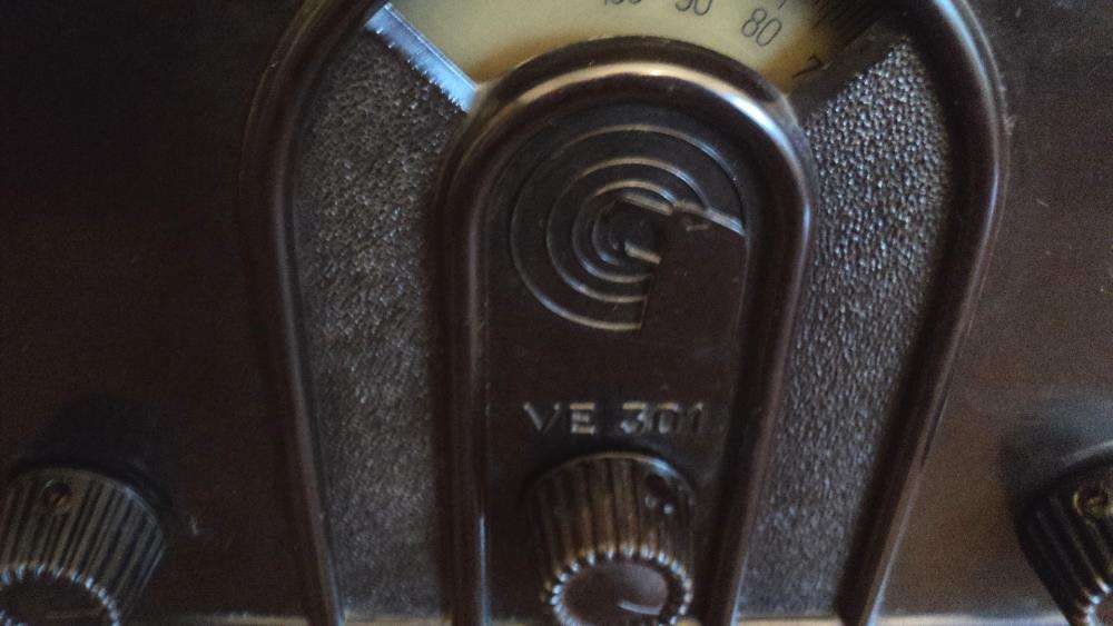 Radio LOEWE antigo 1939 a válvulas da II guerra mundial