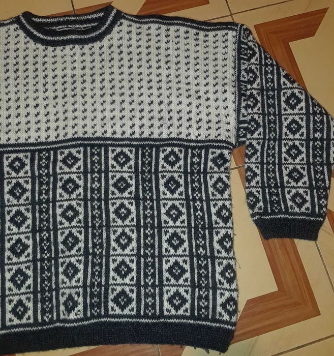 Світер вязаний 44. (L) вовна.