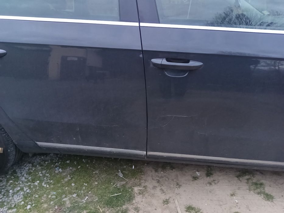 Sprzedam drzwi passat B7 kombi li7f