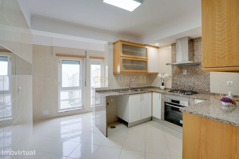 T3 Renovado Carregado com vista Panorâmica e excelente áreas