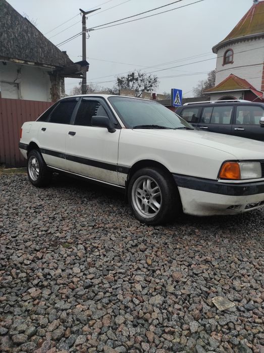 Автомобіль Ауди 80б3