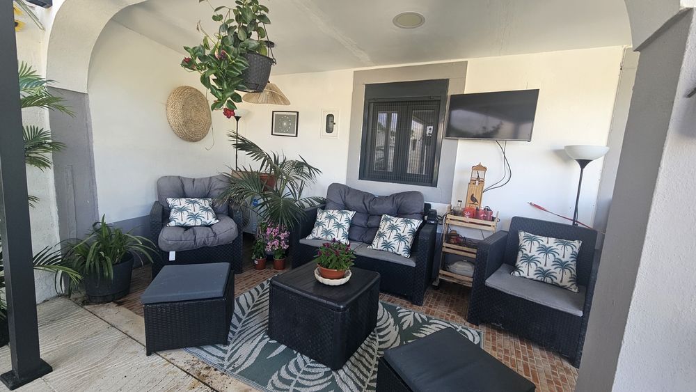 Casa com piscina e zona de lazer e relaxamento e de refeições
