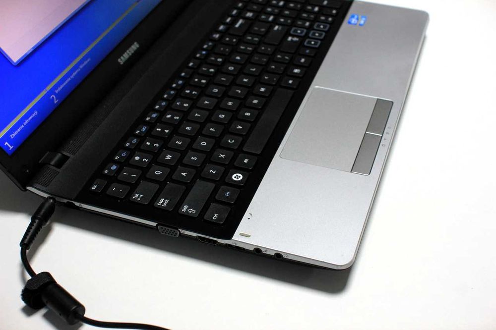 Laptop Samsung Stan Bardzo Dobry Sprawny Gwarancja