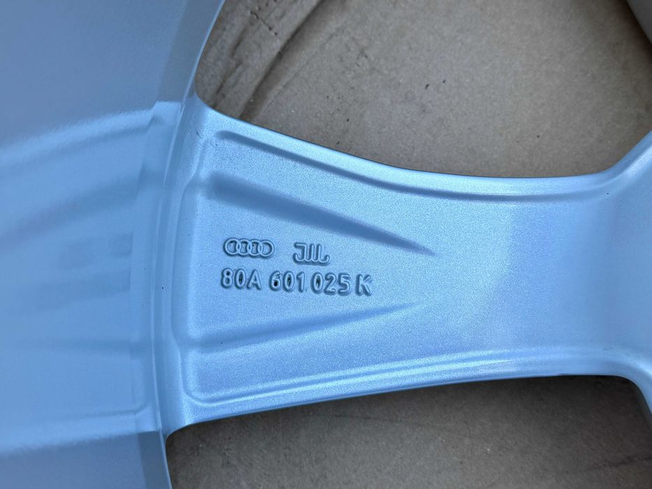 Alufelgi AUDI Q5 S-Line (80A FY) Oryginalne 19 Letnie NOWE OPONY 2023