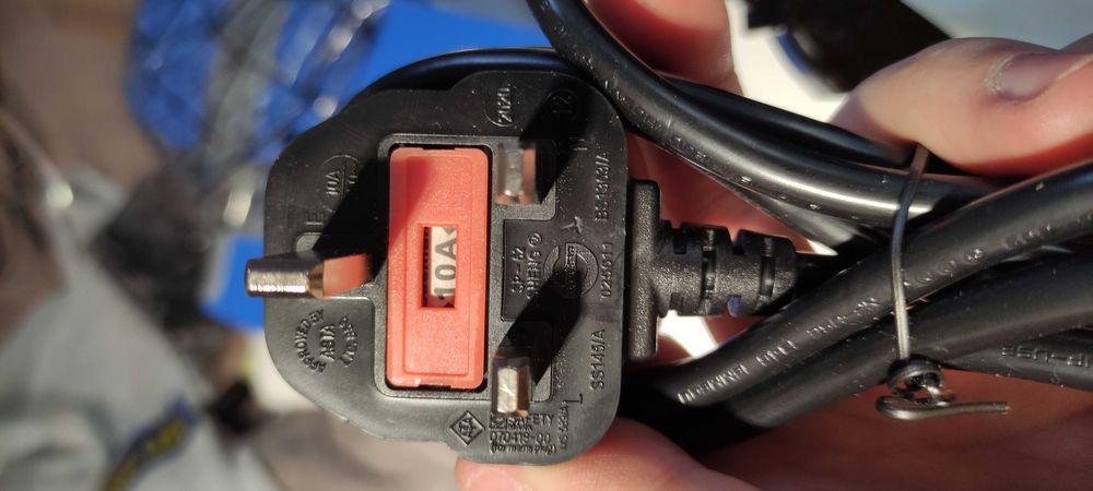 Новий кабель (BS1363) британського типу, підходить до генераторів.