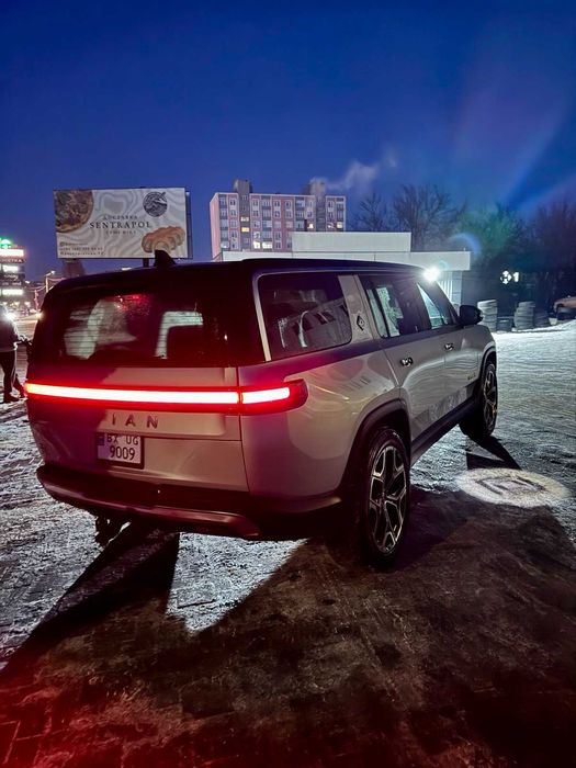 Продам Rivian R1S