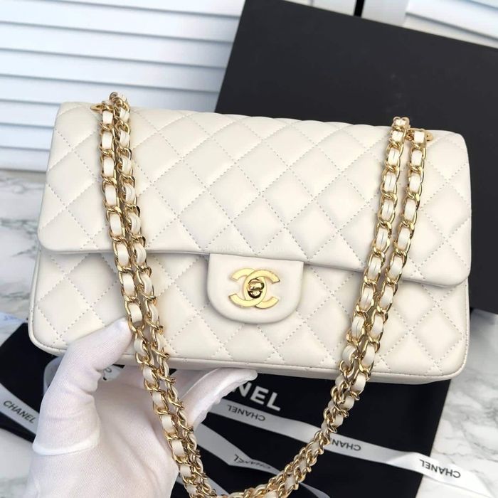 Біла сумочка Chanel шанель