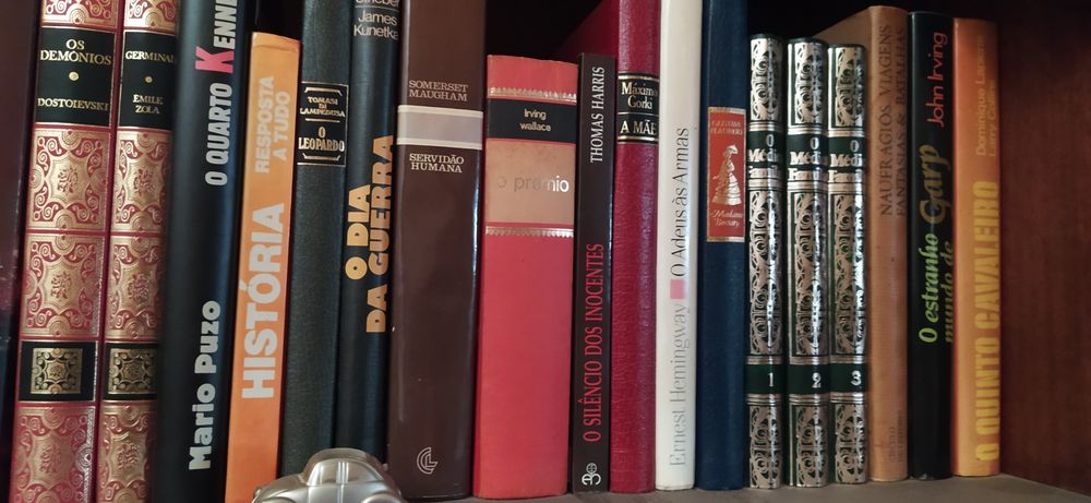 Vários livros de coleção e outros para venda