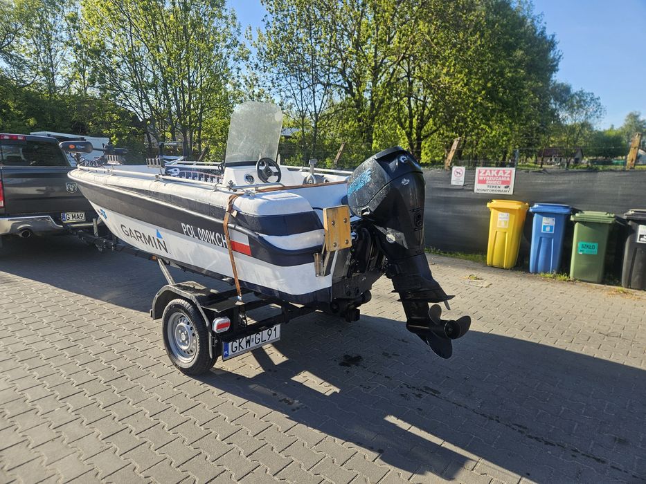 Łódź motorowa wędkarska