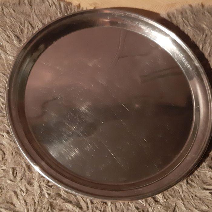 2 tace do serwowania dań