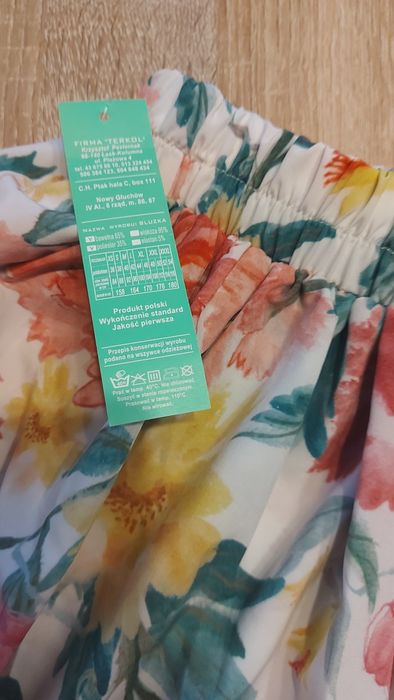 Zwiewna nowa spódnica z metką.