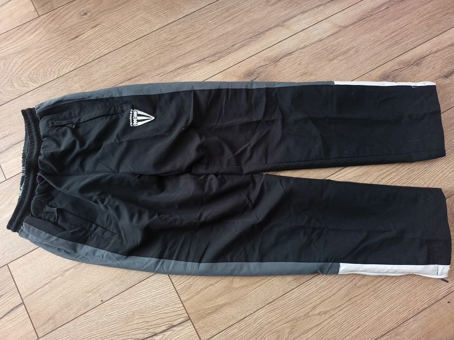 Nowe spodnie dresowe r.140/146