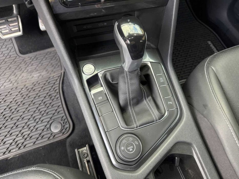 Volkswagen Tiguan SEL R-Line 4Motion      2024