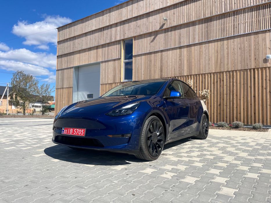 Tesla model Y Performance