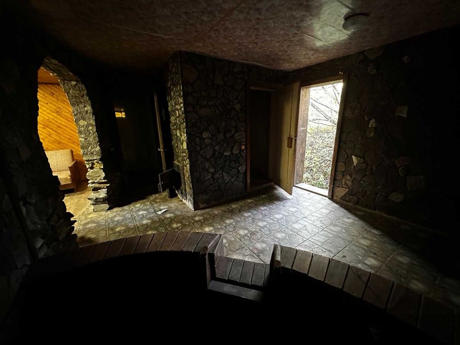 Продається сауна з жилим будинком в смт. Дубове