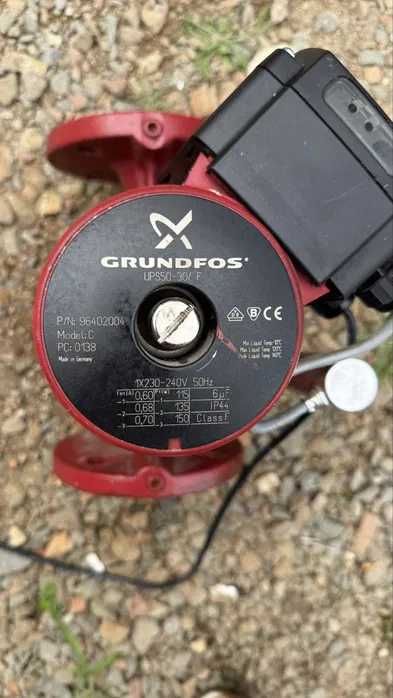 GRUNDFOS Pompa UPS 50-30 F 1x230 V