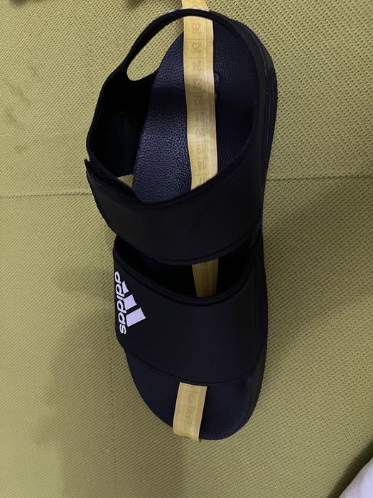 Босоніжки adidas 37 розмір.