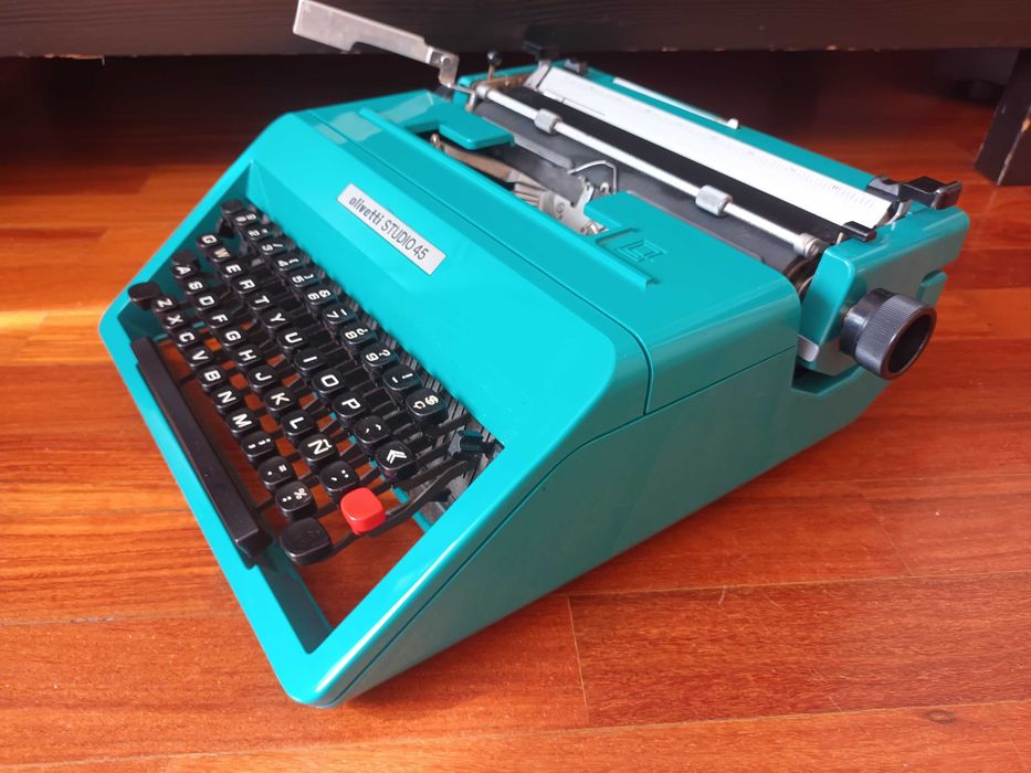 Máquina de escrever Olivetti Studio 45