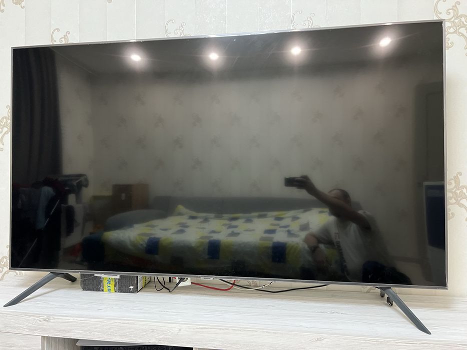 Телевізор Samsung 70”  UE70TU7100