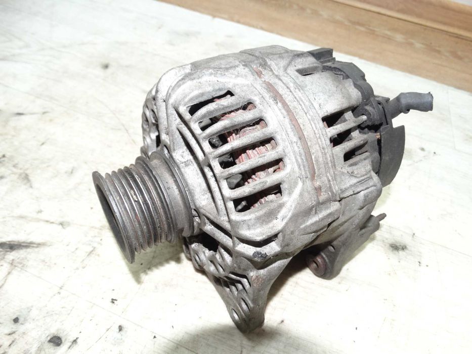 Б/у Генератор Volkswagen Golf 1.4 14V (IV) 70A 1997-2003 037903025L