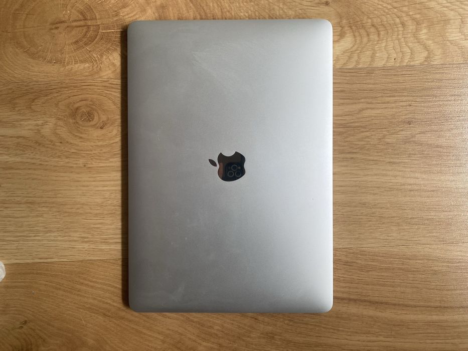 Sprzedam oryginalnego MacBooka Air (Apple M1, 2020), model A2337.