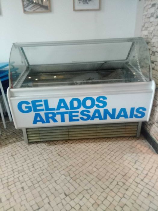 Vitrine de Gelados de 18 Cubas