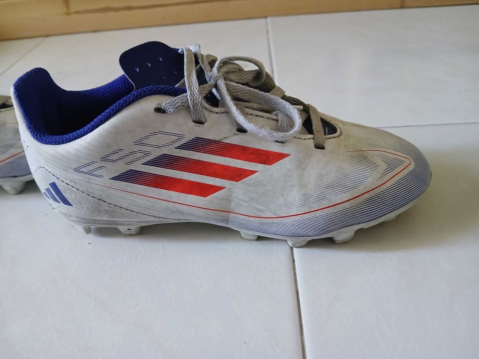 Chuteiras infantis brancas adidas