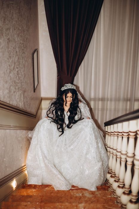 Шикарна весільна сукня