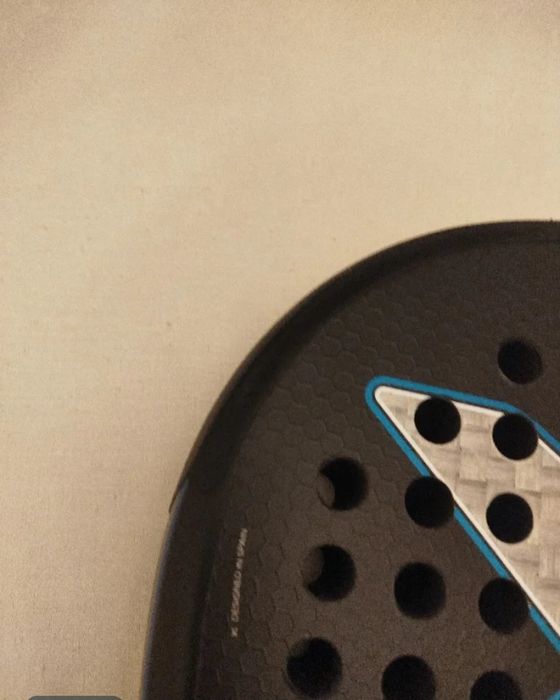 Vendo Raquete de Padel Nox Future Hybrid 12K Alumn 2025 COMO NOVA
