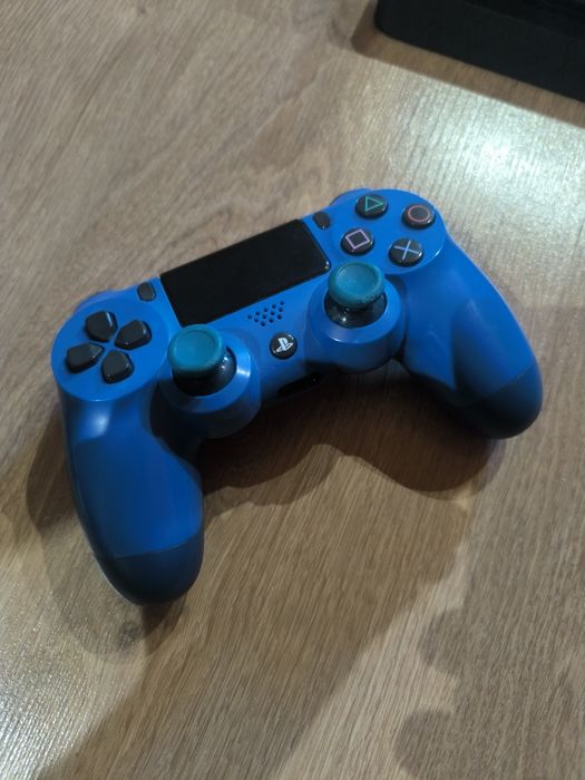 Продаю PS4 Slim 1 Tb +