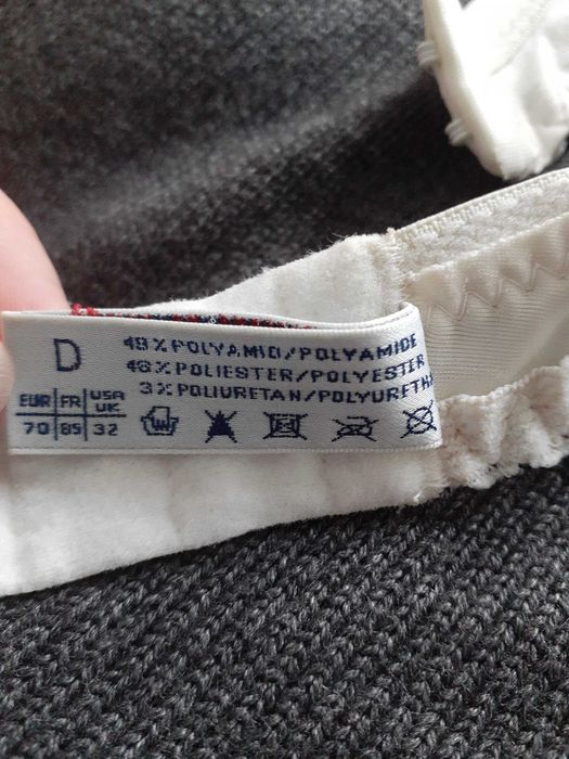 Biustonosz biały firmy Samanta