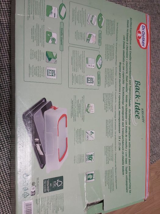 Tortownica z blacha i pokrywa dr. Oetker