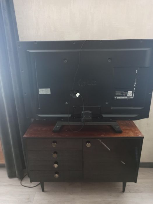 Телевізор лж55лм620т.єкран під заміну,самовивіз.