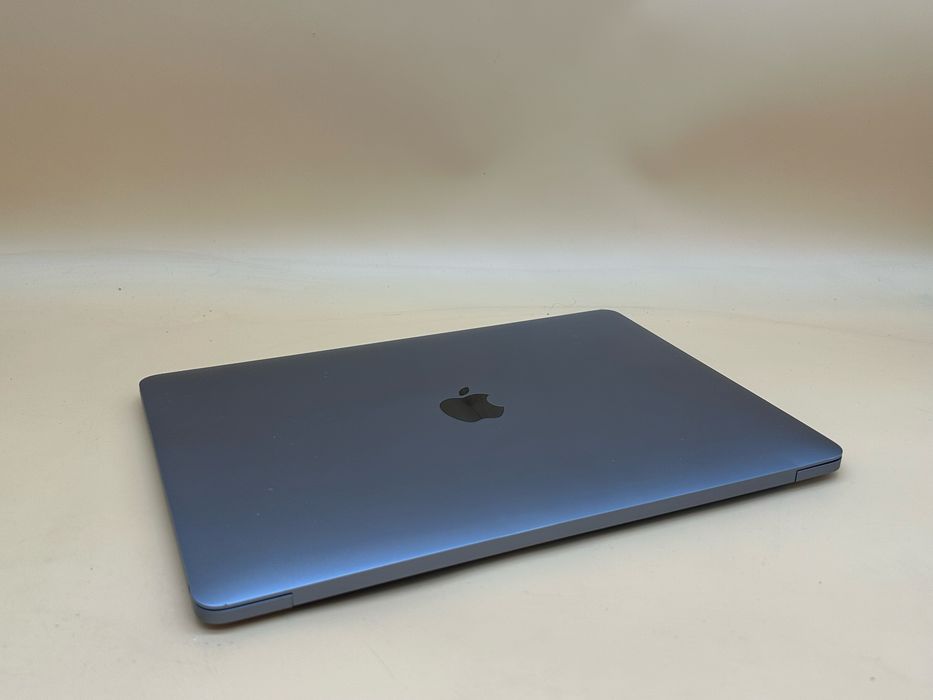 macbook pro 2020 512 gb m1 стан на фото