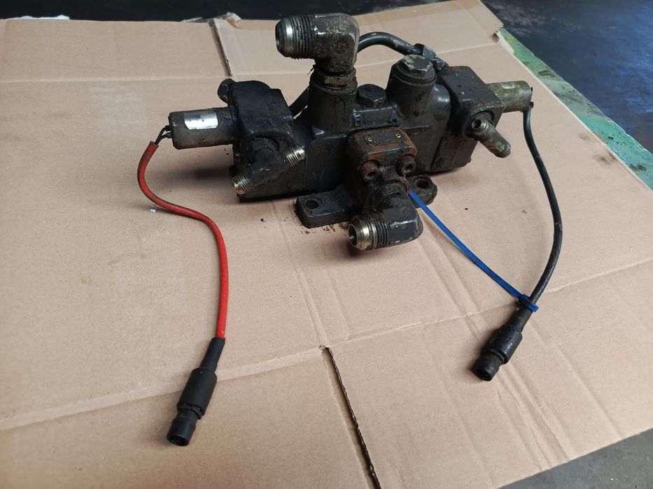 Rozdzielacz hydrauliczny EHR Renault/ seria 54/ seria 94