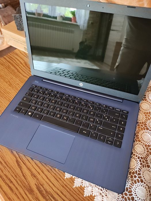 Nowy Laptop . Francuska klawiatura AZERTY