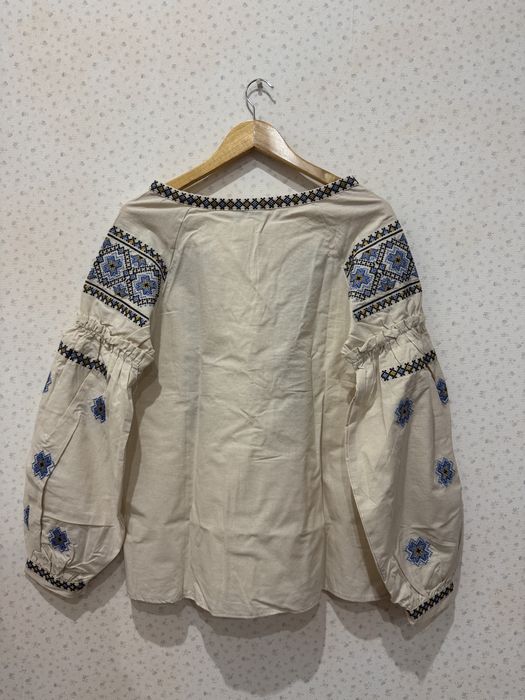 Жіноча вишиванка ESQ