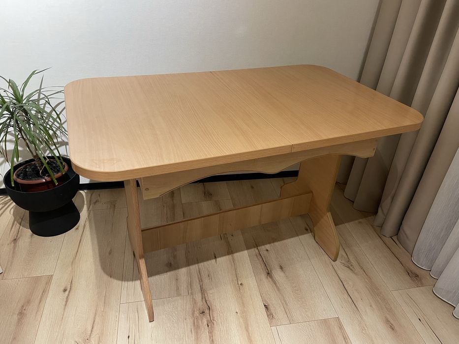 Продам стол обеденный