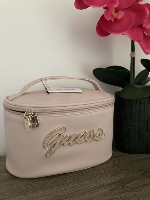 Nowa kosmetyczka kuferek Guess