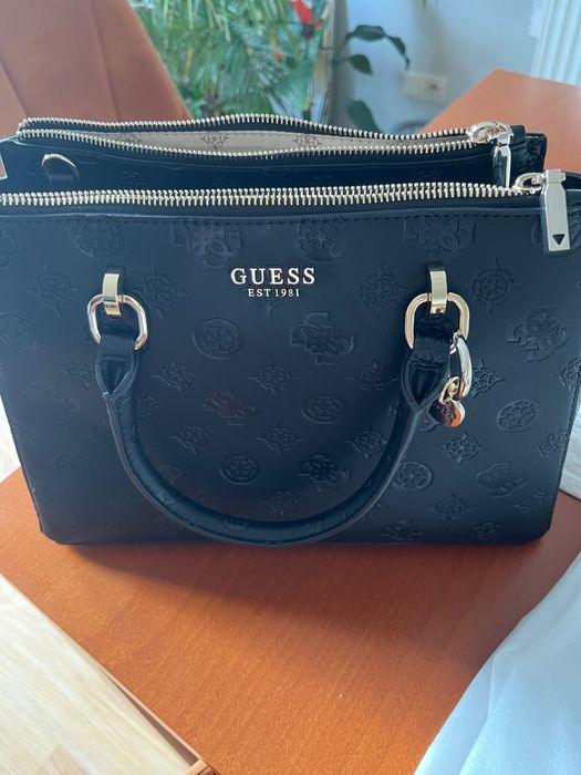 Torebka damska do ręki/ kuferek