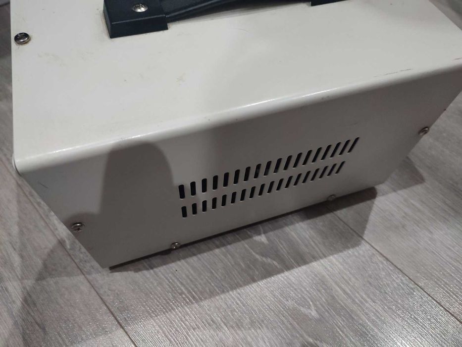 Стабілізатор напруги Volt Polska AVR PRO 2000VA Servo Motor
