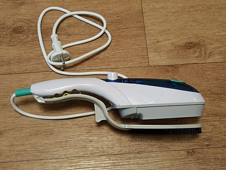 Ручной отпариватель для одежды.