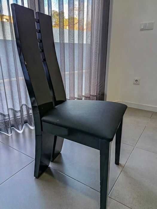 Mesa de Jantar com Vidro Temperado + Conjunto de Cadeiras
