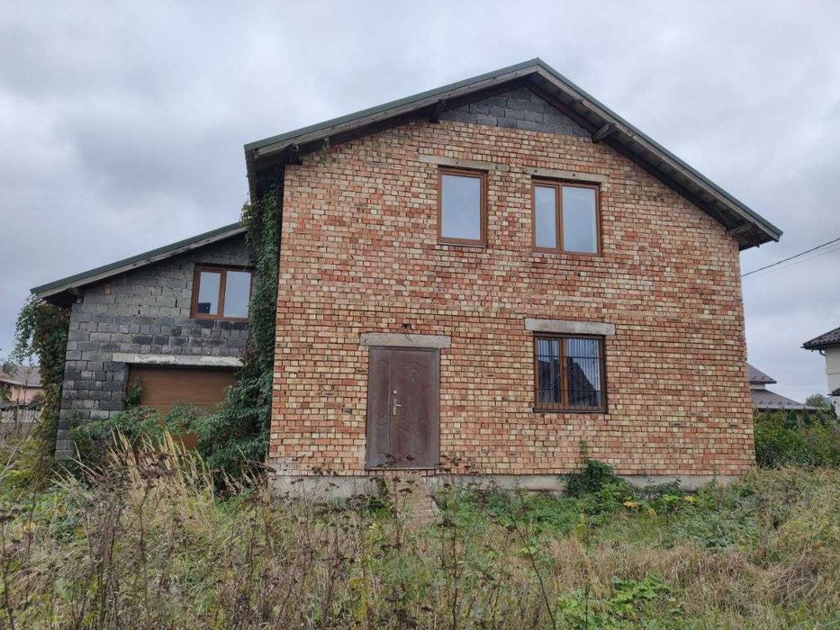 Продаж будинку в стані сирця з земельною ділянкою