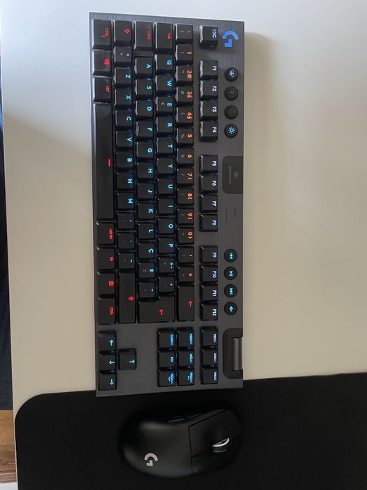 Logitech g915 TKL - Gaming Keyboard64297744138755124