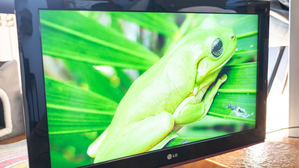 Telewizor 32" LG 32LD350 z pilotem
