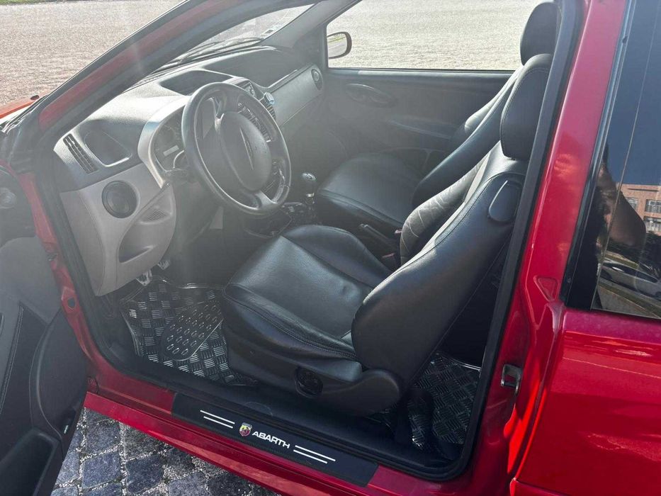 Fiat Punto 1.2 16V – Kit Abarth – Bom Estado!