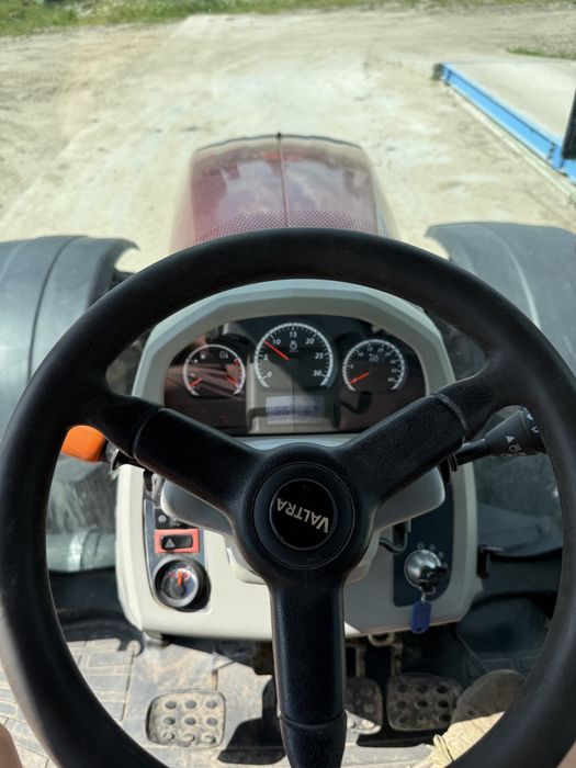 Valtra T214 Versus ciagnik rolniczy