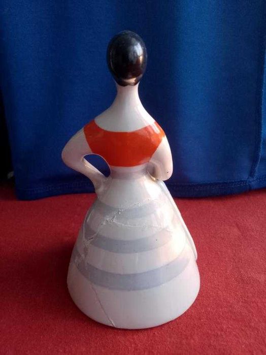 Фарфоровая статуэтка Девушка с зонтиком. СССР