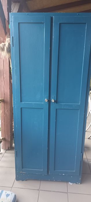 Szafa drewniana ubraniowa